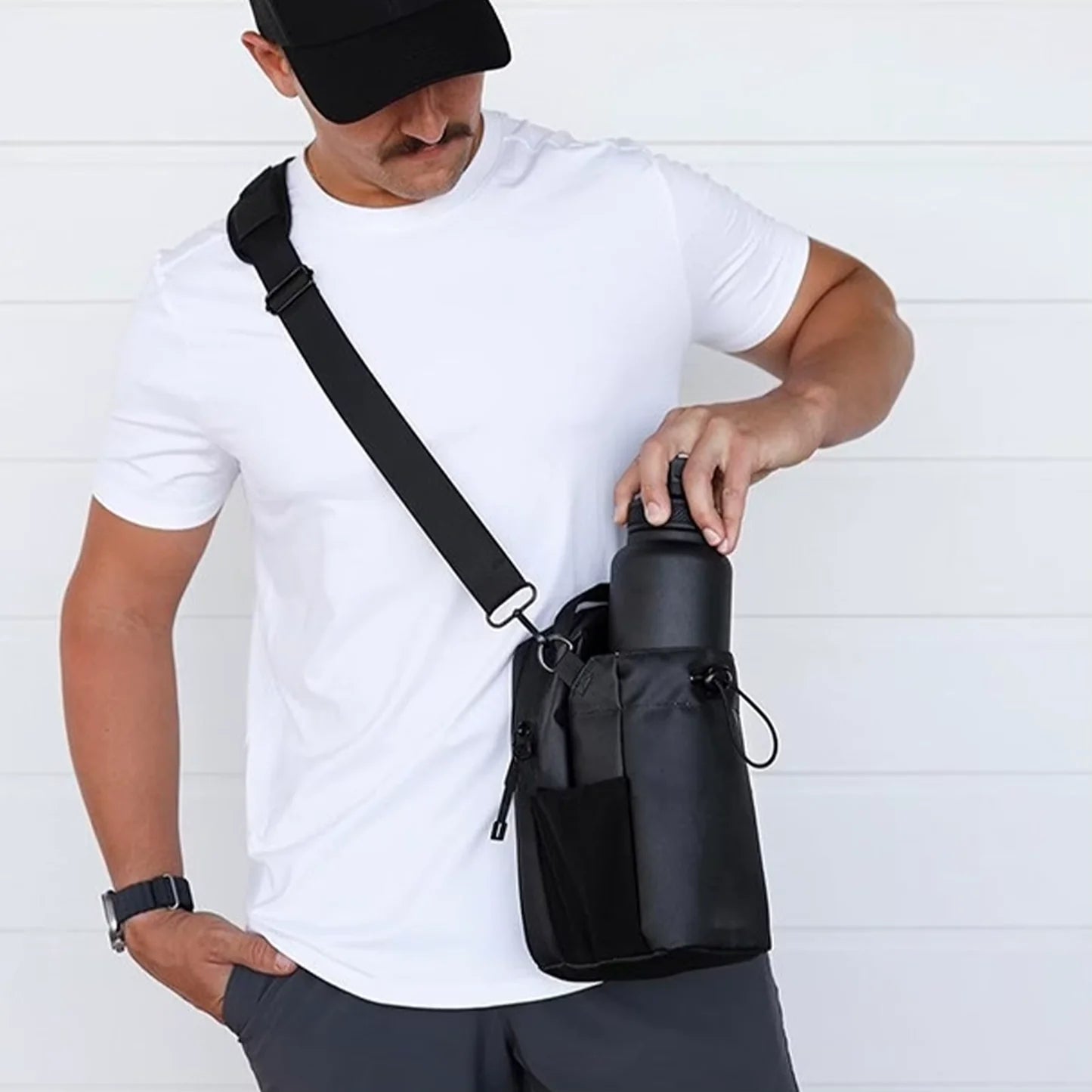 Magnetische Gym Sling Bag Wasserflasche &amp; Telefonhalter Wasserdichte Umhängetasche für Outdoor-Sport Reisen Fitness-Zubehör